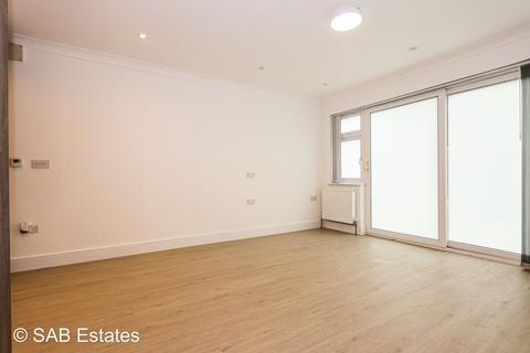 Studio to rent, Long Lane, Hillingdon, UB10