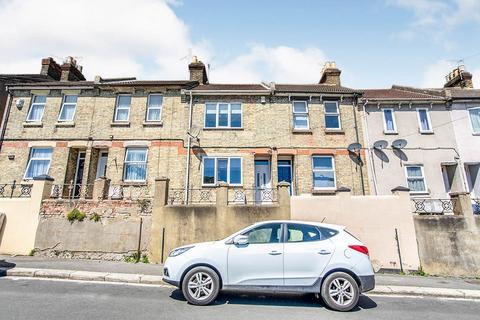 3 bedroom terraced house to rent, Mount Road, Kent ME4