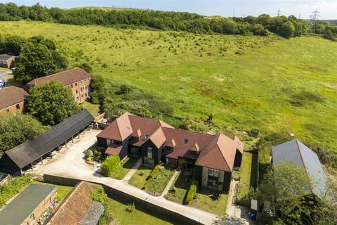 4 bedroom terraced house for sale, Folly Farm Garden, Canterbury