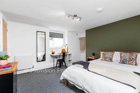4 bedroom apartment to rent, Kelso Road, Hyde Park LS2