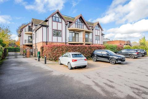 2 bedroom apartment to rent, The Crescent, Station Road, Woldingham CR3