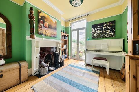 4 Cairns Road, Bristol, BS6 7TZ