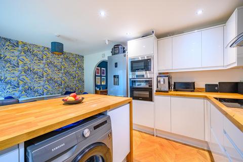 20 Arthington Close, Tingley, Wakefield, WF3 1BT