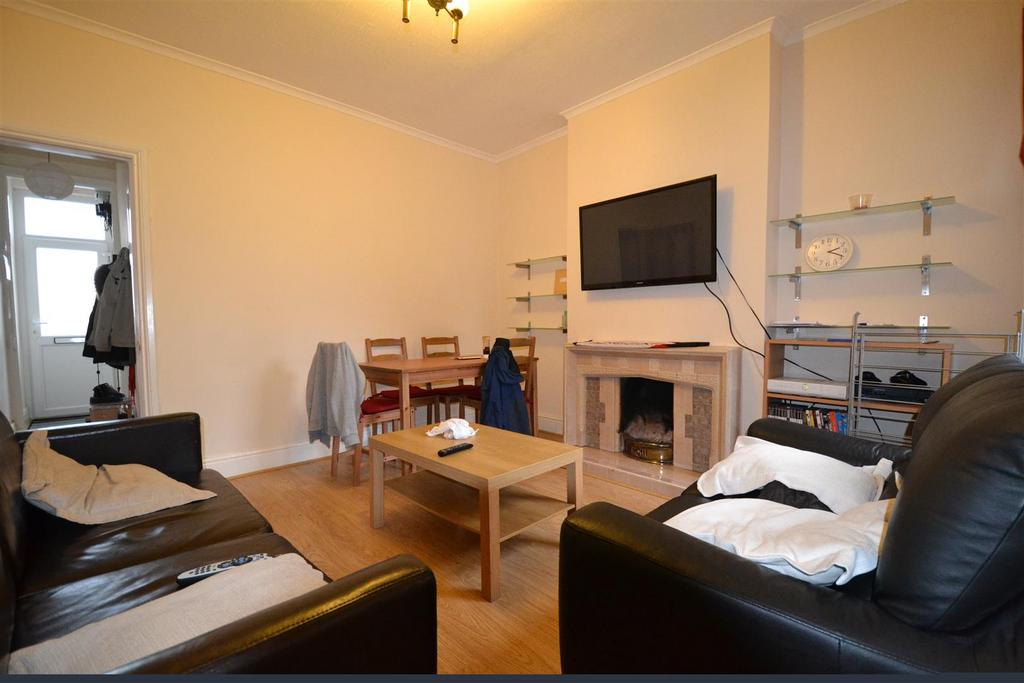 Warwards Lane, Selly Oak, Birmingham B29 4 bed terraced house to rent