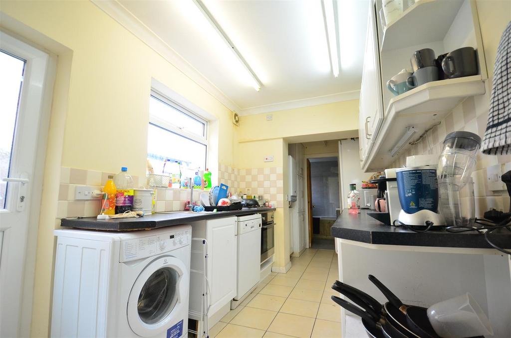 Warwards Lane, Selly Oak, Birmingham B29 4 bed terraced house to rent