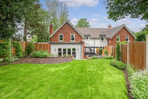 4 bedroom semi-detached house for sale, Alexander Lane, Hutton, Brentwood