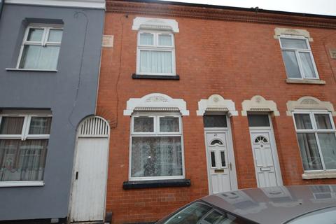 3 bedroom terraced house to rent, Constance Road, Leicester