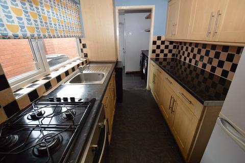 3 bedroom terraced house to rent, Constance Road, Leicester