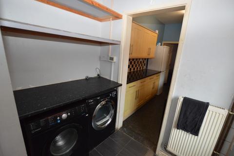 3 bedroom terraced house to rent, Constance Road, Leicester