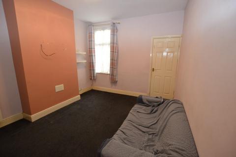 3 bedroom terraced house to rent, Constance Road, Leicester