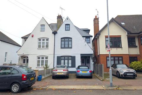 2 bedroom flat for sale, Hadleigh Road, Leigh-On-Sea