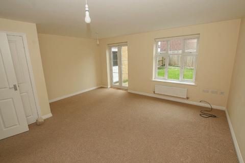 3 bedroom end of terrace house to rent, Russell Close, King's Lynn, PE30