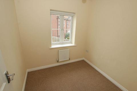 3 bedroom end of terrace house to rent, Russell Close, King's Lynn, PE30