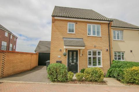 3 bedroom end of terrace house to rent, Russell Close, King's Lynn, PE30