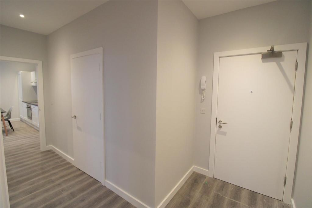 Hallway 1.jpg