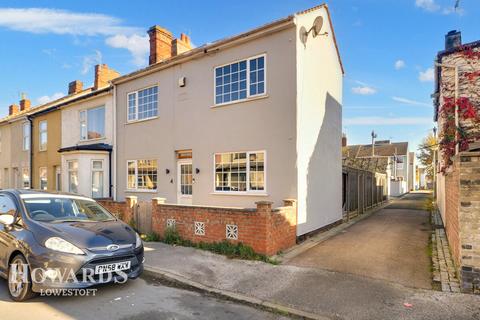 3 bedroom end of terrace house for sale, Sandringham Road, Lowestoft