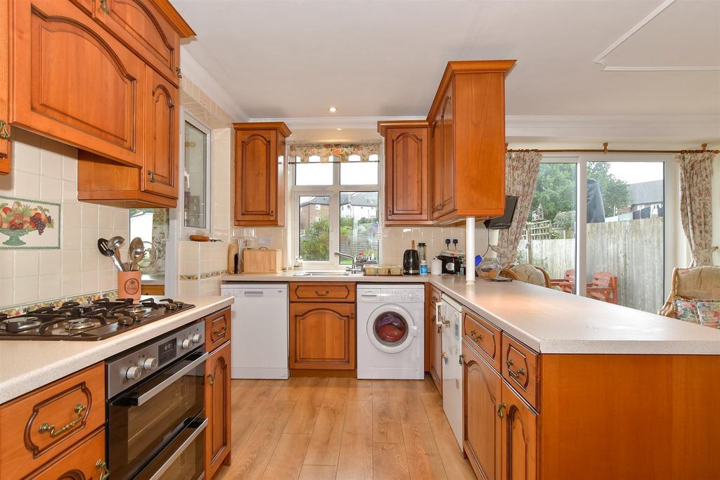 Marina Drive, Welling, Kent 3 bed semidetached house for sale £550,000