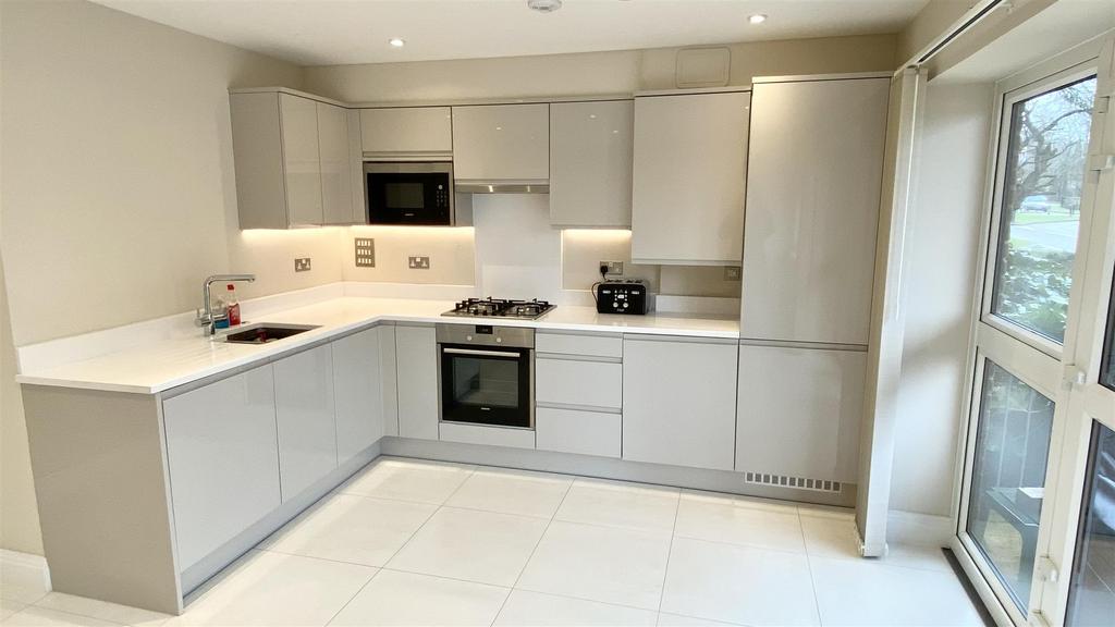 Flat 1, Alexander Grove, Kings Hill... 2 bed apartment for sale £360,000
