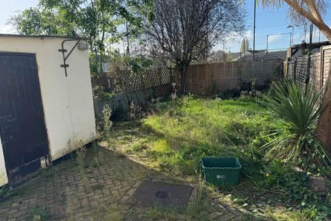 25 Blackdown Road, Taunton, TA2 8EY