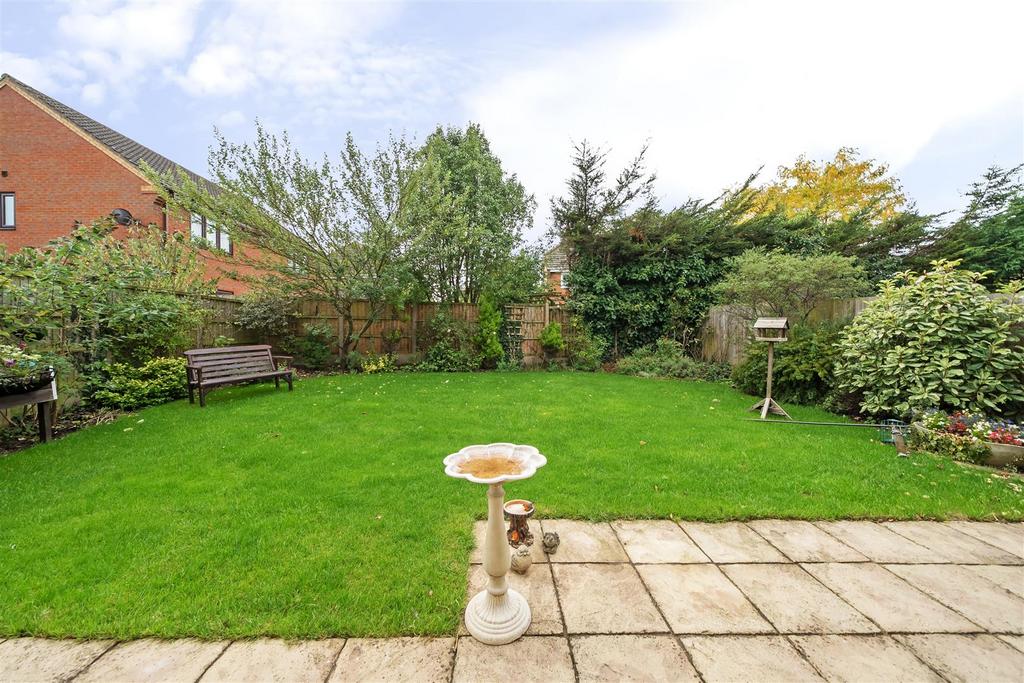 Eagle Gardens, Bedford 4 bed detached house for sale £500,000