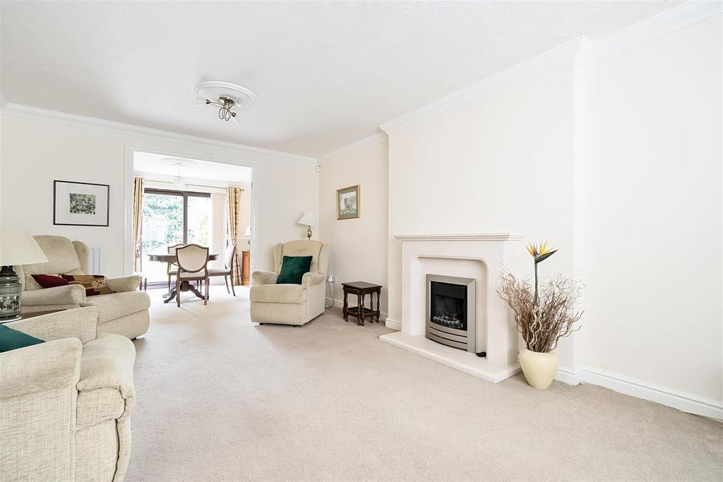 Eagle Gardens, Bedford 4 bed detached house for sale £500,000