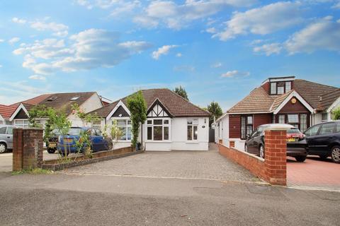 3 bedroom semi-detached bungalow to rent, Pinkwell Avenue, Hayes, Greater London