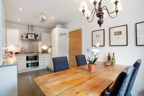 9 Blue Dragon Yard, Beaconsfield, HP9 1GW
