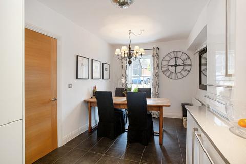 9 Blue Dragon Yard, Beaconsfield, HP9 1GW