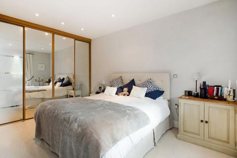 9 Blue Dragon Yard, Beaconsfield, HP9 1GW