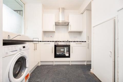 3 bedroom flat to rent, London E1