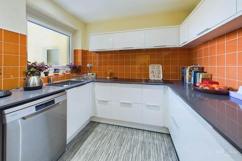 2 bedroom apartment for sale, Bolsover Road, Eastbourne