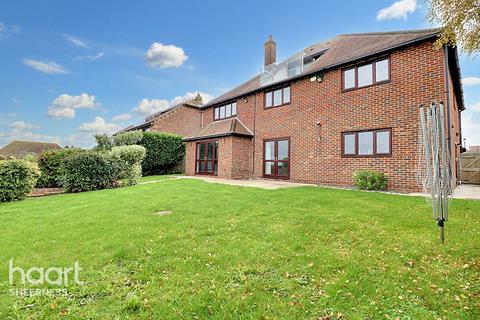 6 bedroom detached house for sale, Stanley Avenue, Sheerness