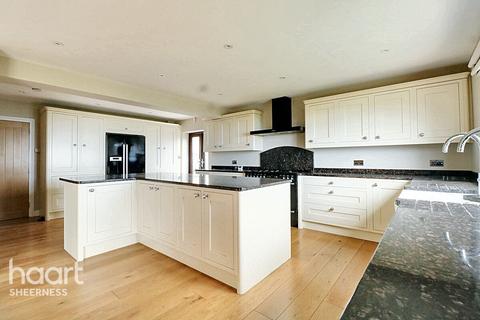 6 bedroom detached house for sale, Stanley Avenue, Sheerness