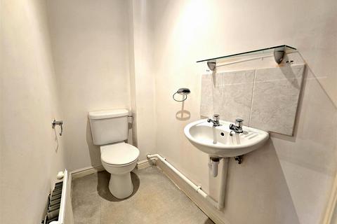 2 bedroom house to rent, St. Johns Road, Farnborough GU14