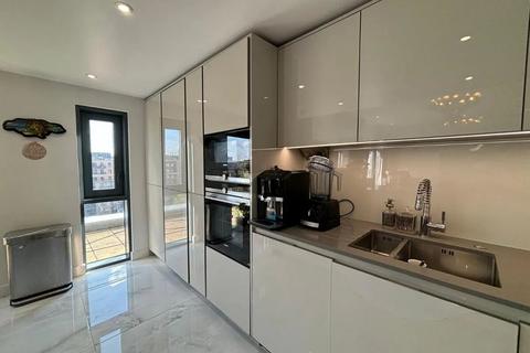 3 bedroom penthouse to rent, 1 Beaufort Square, London, NW9