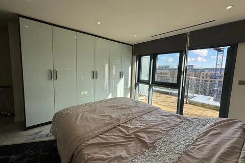 3 bedroom penthouse to rent, 1 Beaufort Square, London, NW9