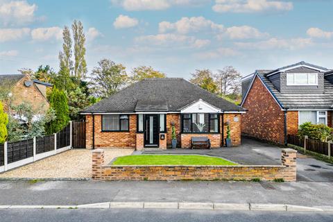 2 bedroom detached bungalow for sale, Heathmoor Avenue, Lowton, Warrington