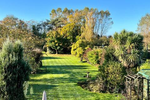 4 bedroom bungalow for sale, Kingsford Street, Mersham