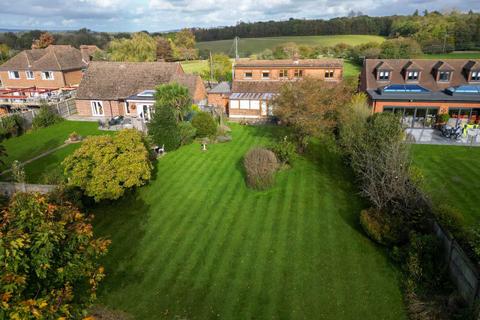 4 bedroom bungalow for sale, Kingsford Street, Mersham