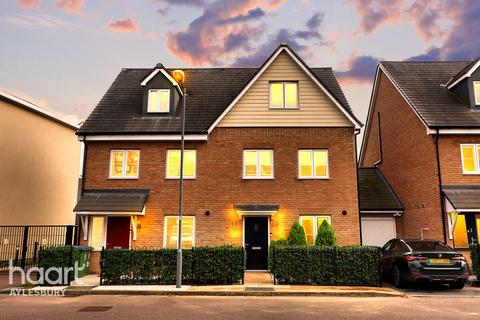 3 bedroom semi-detached house for sale, Moorcroft Lane, Aylesbury