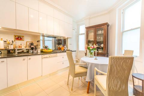 2 bedroom flat for sale, Ridgmount Gardens, Bloomsbury, London, WC1E