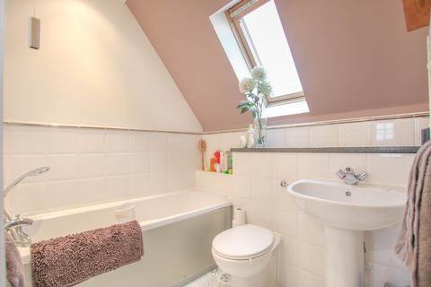 3 bedroom terraced house to rent, Cambie Crescent, Colchester, Essex, CO4