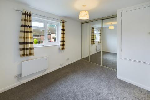 1 bedroom end of terrace house to rent, Guinevere Road, Crawley RH11