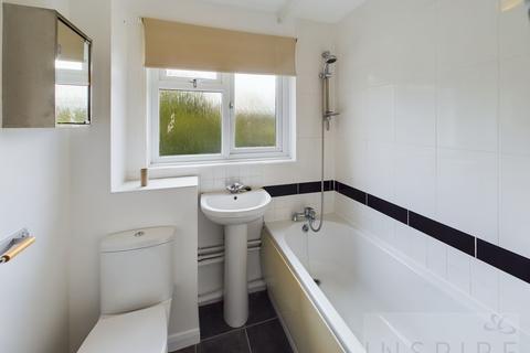 1 bedroom end of terrace house to rent, Guinevere Road, Crawley RH11