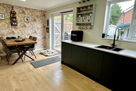 12 Boehm Drive, Alcester, B49 6FG