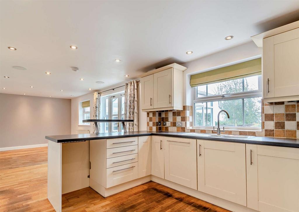 Elizabeth Way, Uppingham, Rutland 4 bed detached house for sale £400,000