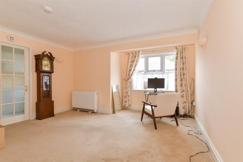 2 bedroom apartment for sale, Middle Row, Faversham, Kent