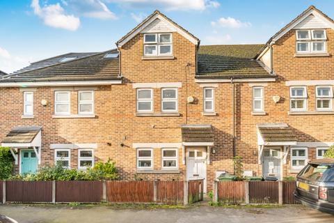 4 bedroom house to rent, China Mews London SW2