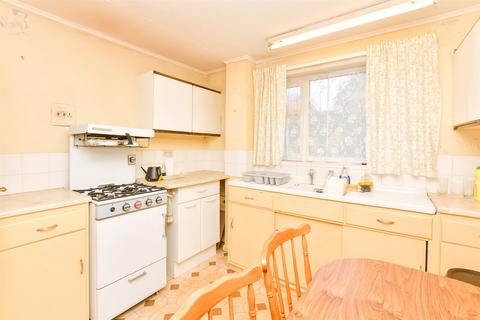 22 Forest Dene, Crowborough, TN6 2EX