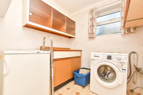 22 Forest Dene, Crowborough, TN6 2EX